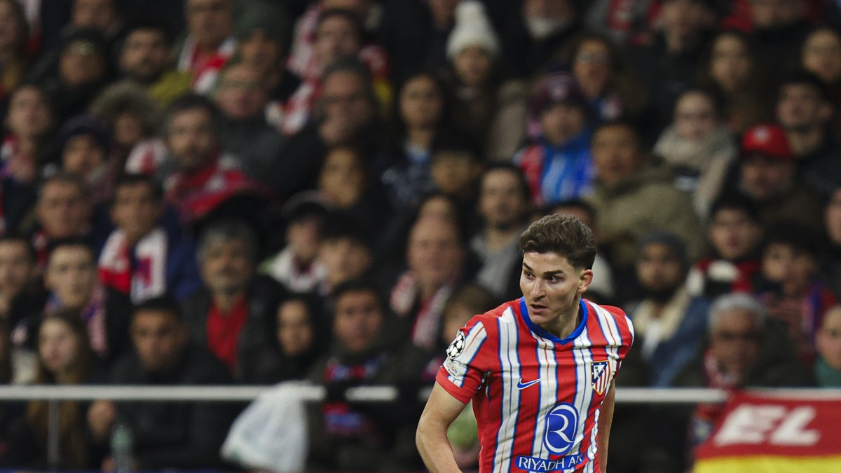 Julián Álvarez preocupa para la vuelta luego de salir con molestias frente al Arsenal