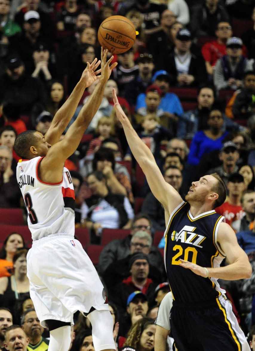 McCollum anota 31, Trail Blazers ganan al Jazz 115-111