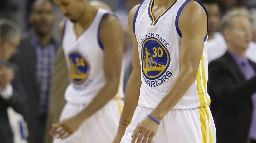 Curry anota 24 puntos en victoria de Warriors sobre Kings