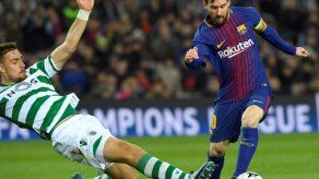 Messi y Neymar acompañan a Cristiano en podio simbólico del Balón de Oro