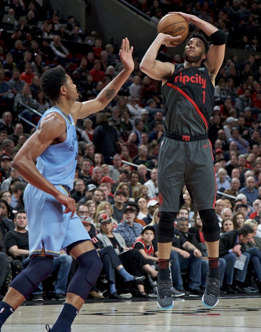 Turner logra 2do triple-doble y Blazers vencen a Grizzlies