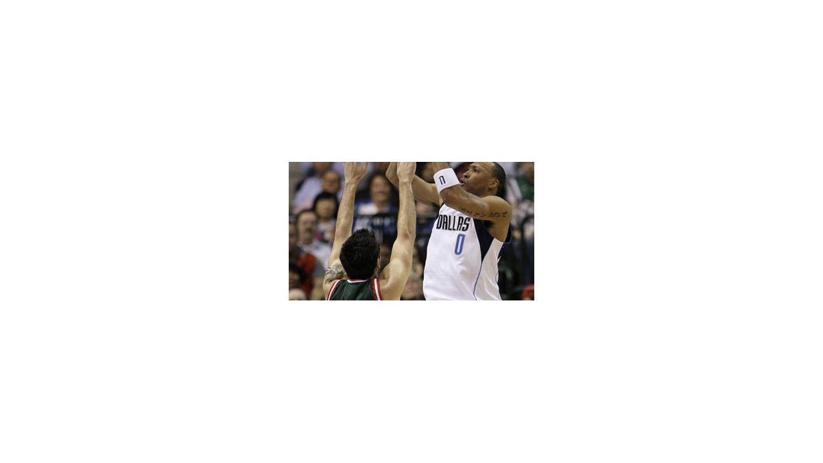 Dallas vence por un punto a los Bucks de Delfino
