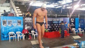 Nadador Edgar Crespo a la final de los 100 metros pecho