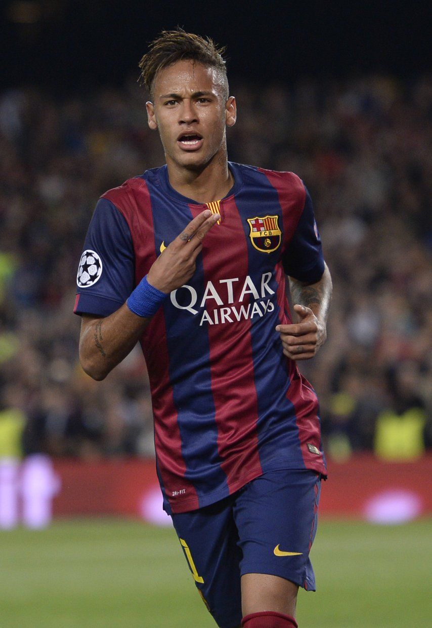 La fiscalía pide que se investigue a Neymar por estafa