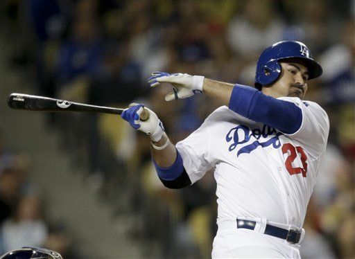 González produjo tres en victoria de Dodgers