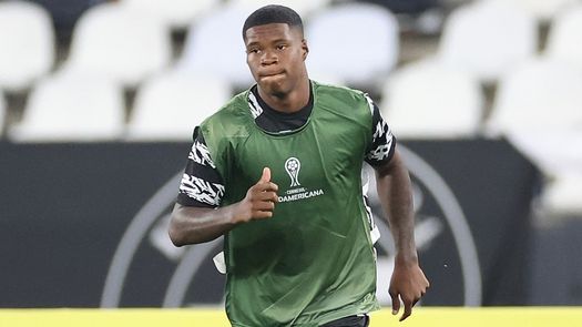 Kadir Barría vio acción como extremo en Copa Sudamericana con Botafogo