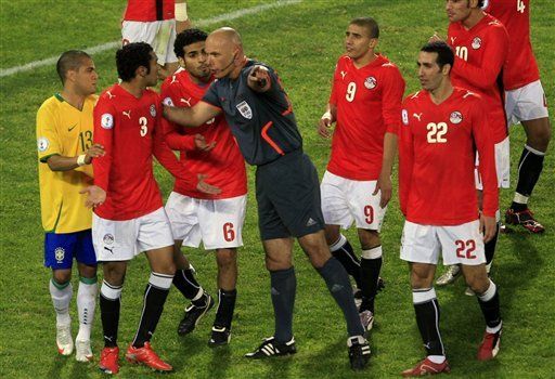 Confed: FIFA saca monitores de las canchas