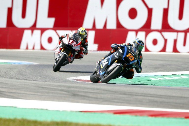 Augusto Fernández logra en un loco GP de Holanda su primera victoria en Moto2