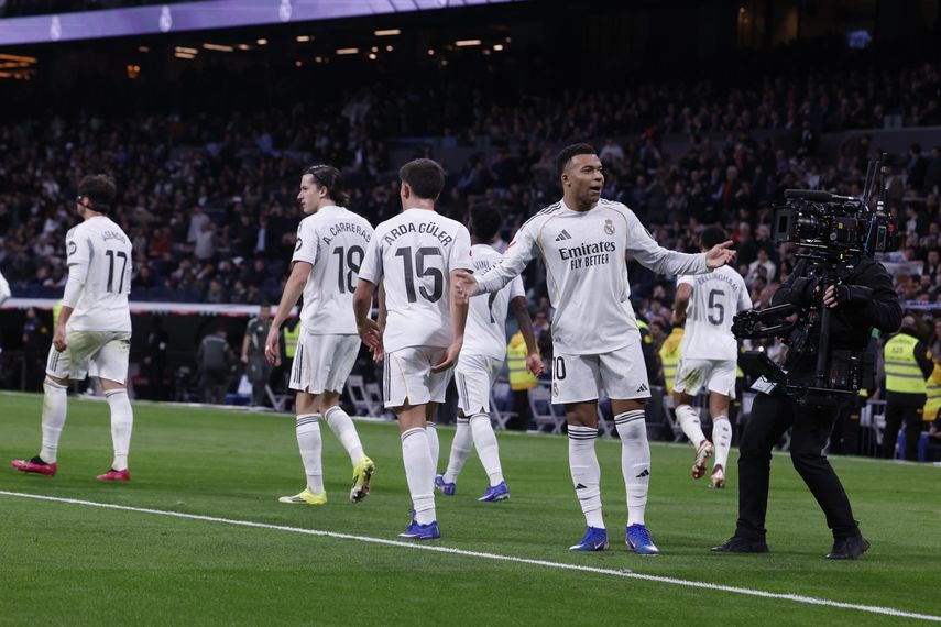 El Real Madrid gana al Levante en un partido de abucheos y silbidos