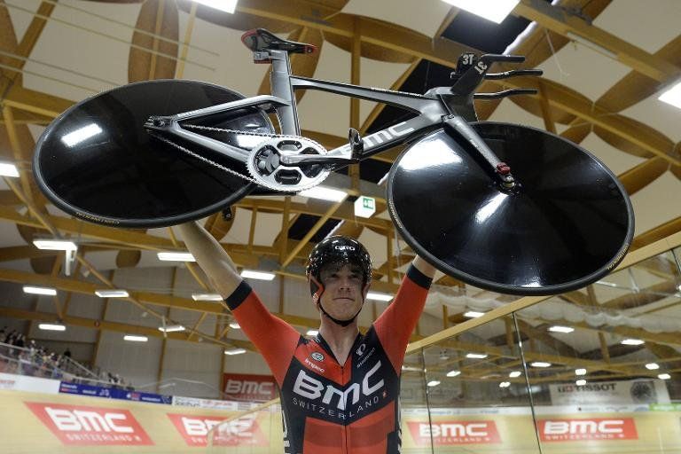 El ciclista australiano Rohan Dennis bate el récord de la hora