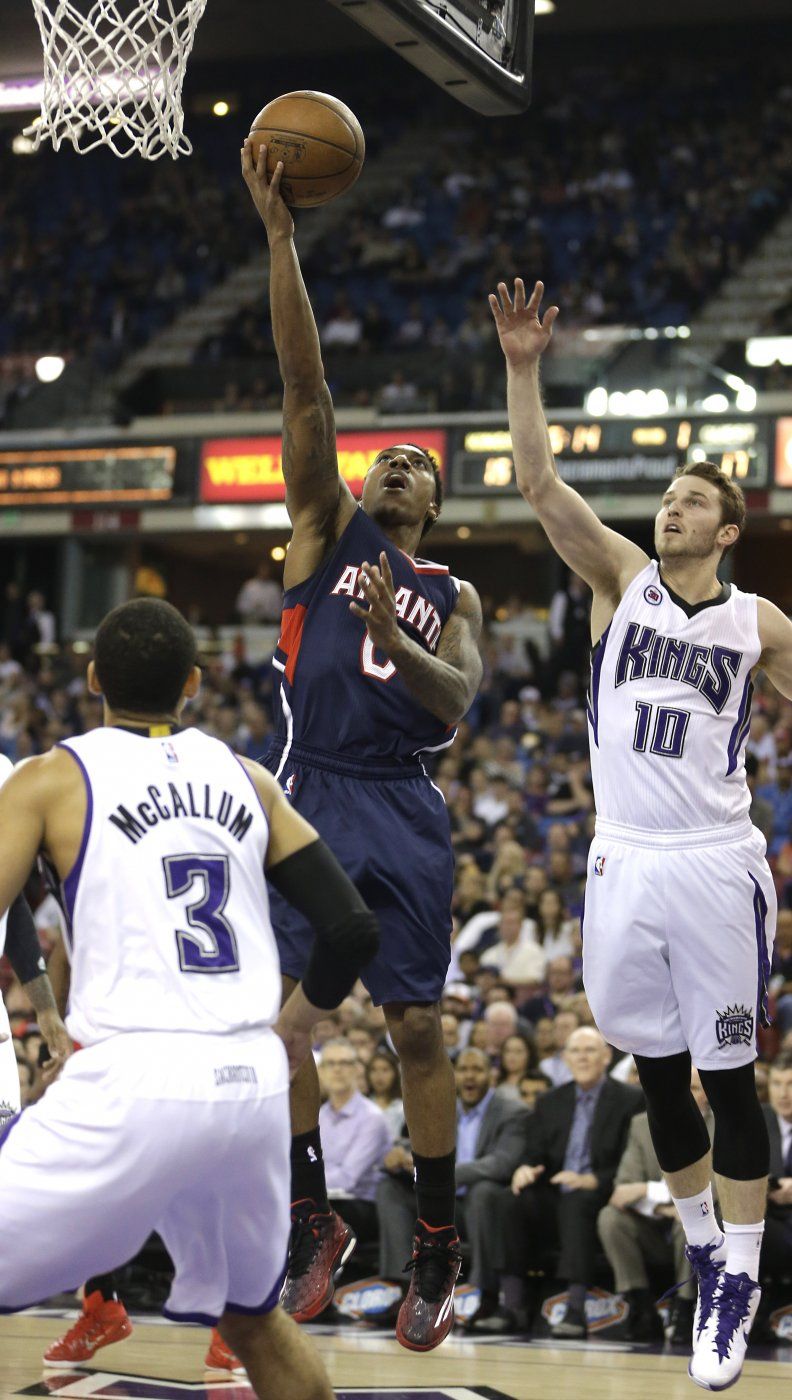 Los Hawks ganan a los Kings por 14ta vez consecutiva