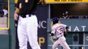 Hernández y Fister lideran victoria de Astros ante Piratas