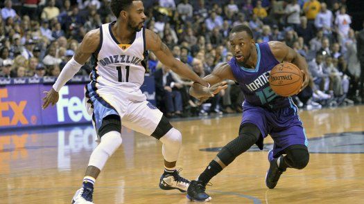 Walker y Batum guían a Hornets a paliza sobre Grizzlies