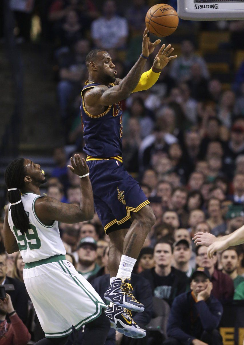 Cavaliers barren a Boston, pero pierden a Love