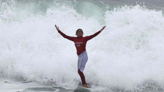 En casa, los surfistas peruanos dominan