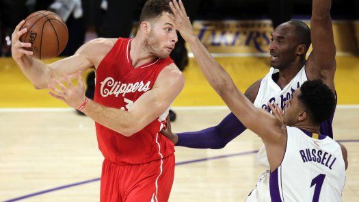 Clippers ganan a Lakers en último juego de Navidad de Bryant