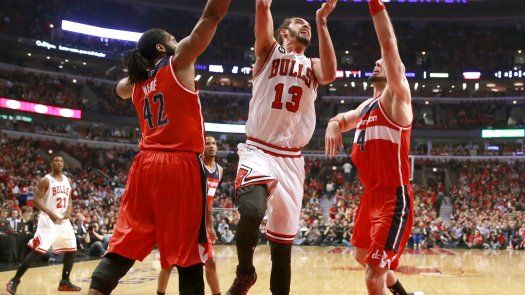 Wizards vence a Bulls en tiempo extra, lidera 2-0