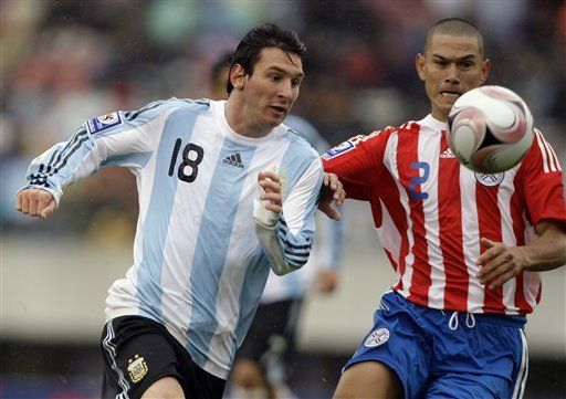 Mundial: Paraguay iguala 1-1 a Argentina y conserva la punta