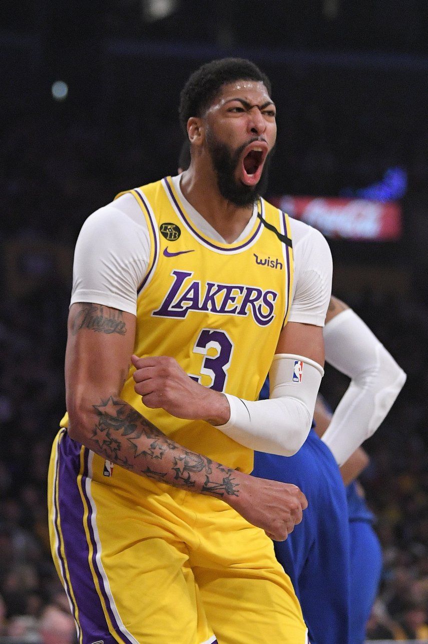 Lakers superan a Sixers 120-107 con 37 puntos de Davis