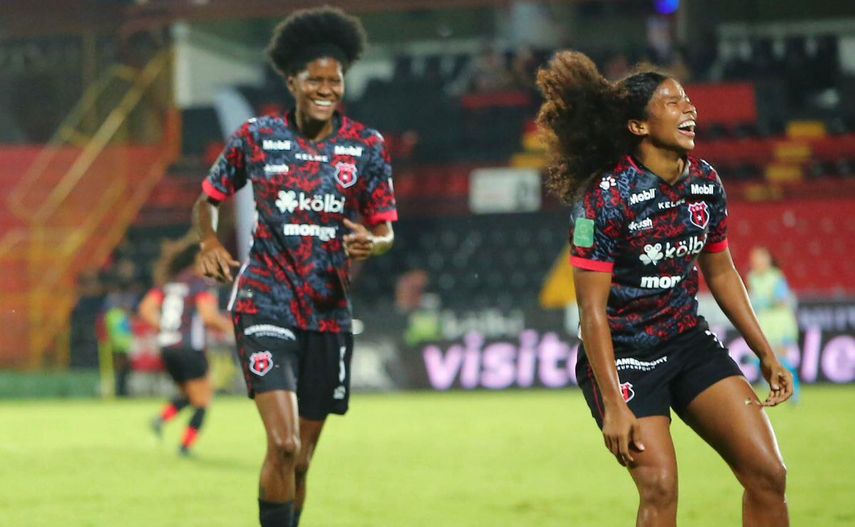 Kenia Rangel y Natalia Mills brillaron en el título del Alajuelense femenino
