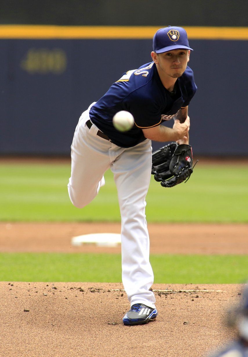 Davies luce y Cerveceros superan a Mets