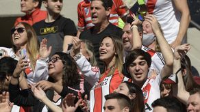 ¡Emotivo! Hincha argentino supera el cáncer y regresa al Monumental