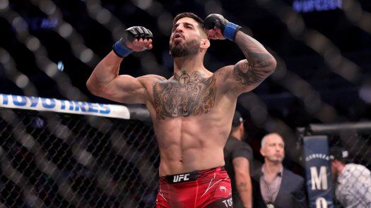 Ilia Topuria se convierte en campeón mundial de UFC