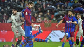 El Sevilla y Barcelona empatan en una movida primera mitad