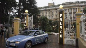 Policí­a italiana confisca aretes a Maradona