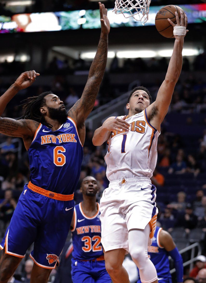 Booker anota 41 puntos y Suns derrotan 107-96 a Knicks