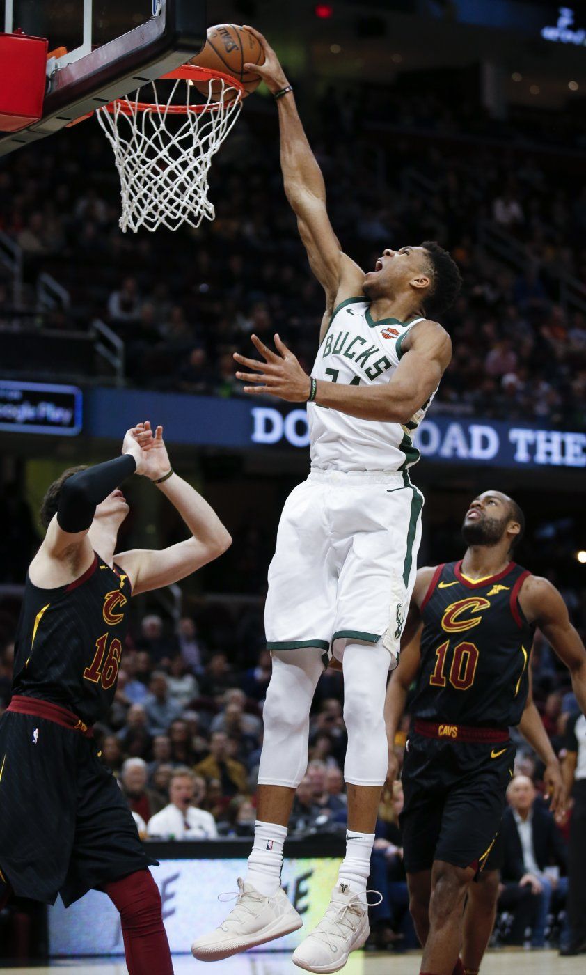 Luce Antetokounmpo en victoria de Bucks sobre Cavaliers