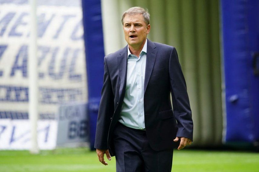 Diego Aguirre deja de ser DT del Cruz Azul.