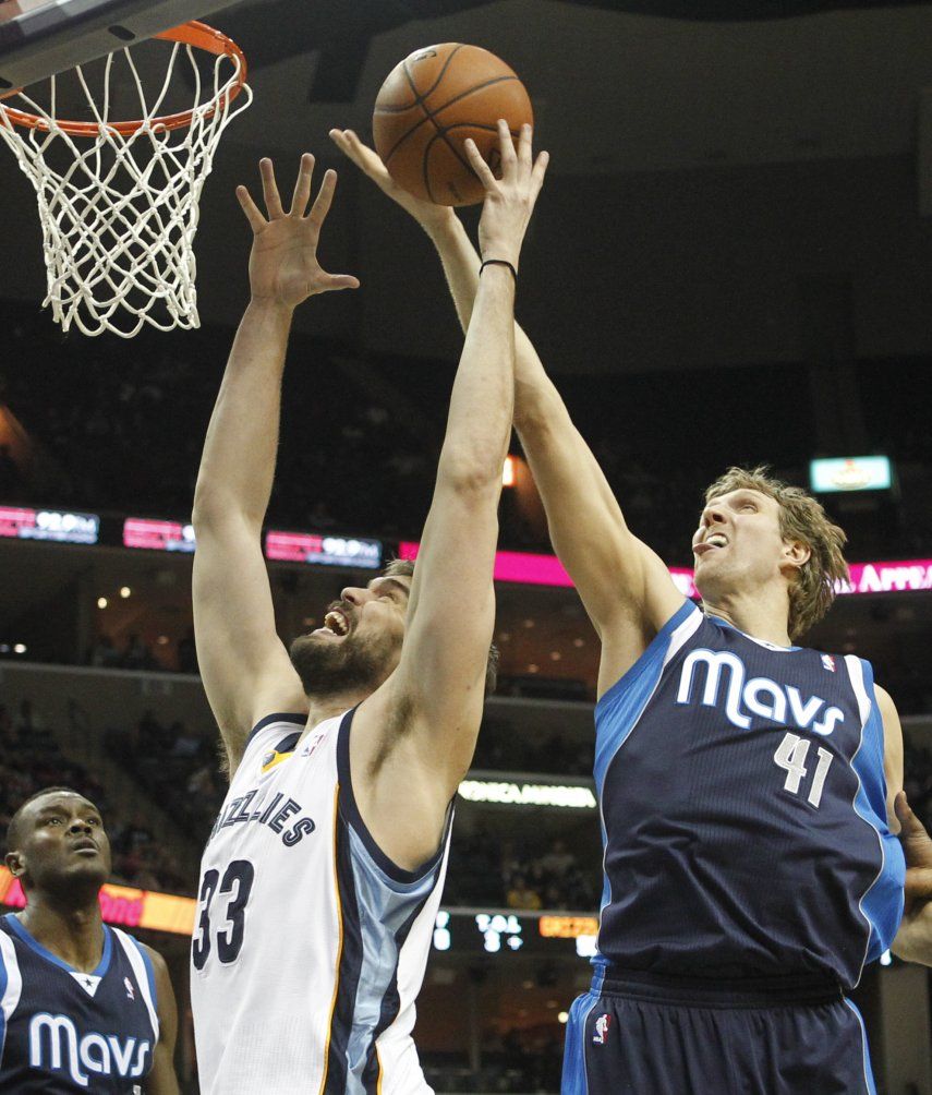Nowitzki anota 26 y Mavs vencen a Grizzlies