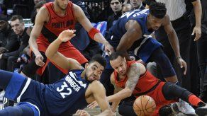 Butler anota 24 puntos, Timberwolves ganan a Blazers 120-103