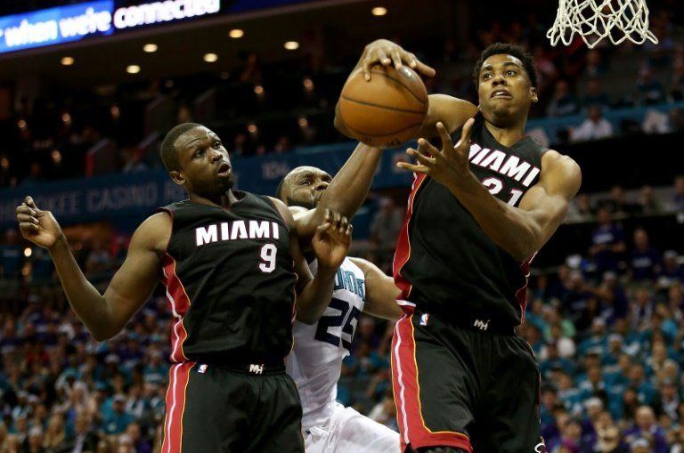 NBA: Luol Deng firma con los Lakers por cuatro años