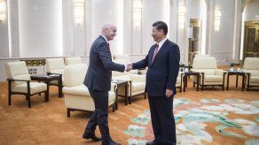 Líder de la FIFA se reúne con presidente chino