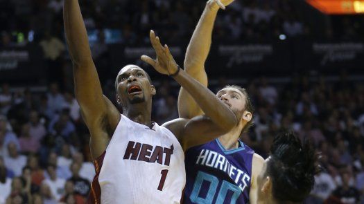 Bosh regresa a la acción y encabeza triunfo del Heat