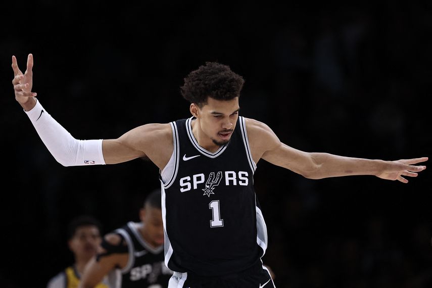 Los Spurs vencen a los Pacers en la NBA en París