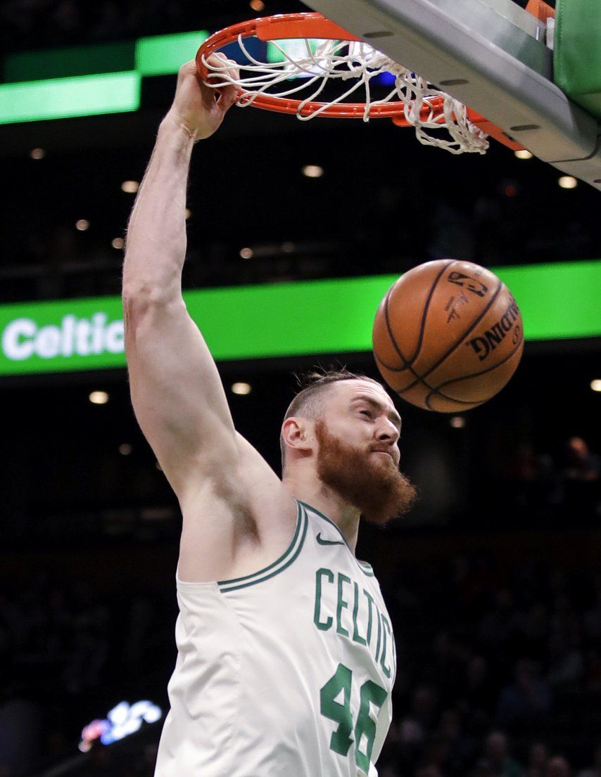 Celtics pierde a Baynes de 4 a 6 semanas por lesión en dedo