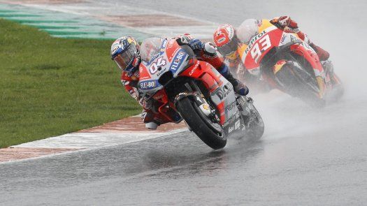Dovizioso consigue la victoria en un lluvioso GP de Valencia
