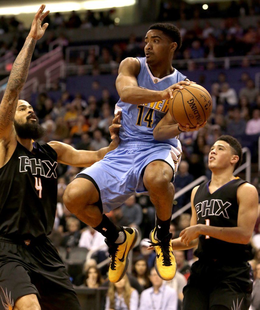 Booker anota 41 pero Nuggets vuelven a caer ante Suns