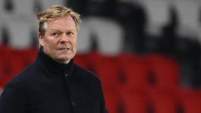 El presidente del Barcelona anuncia la continuidad de Ronald Koeman