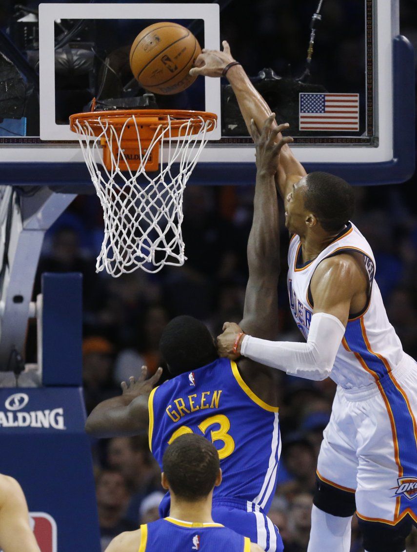 Westbrook firma un triple doble, el Thunder gana a Warriors