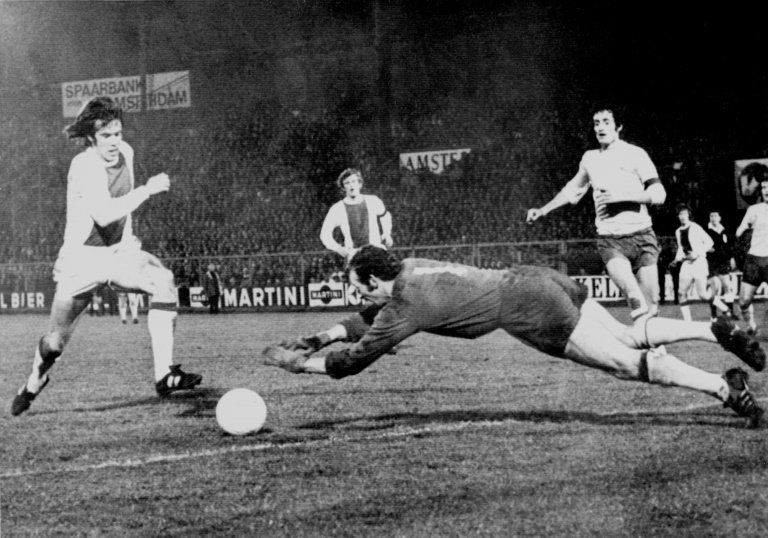 El legendario atacante del Ajax Piet Keizer fallece a los 73 años