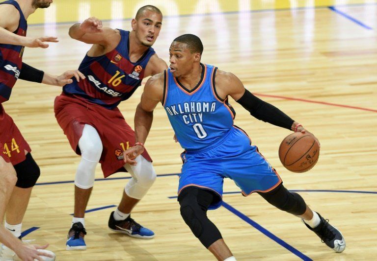 Hazañas de Westbrook y Harden en la NBA no dejan espacio para más