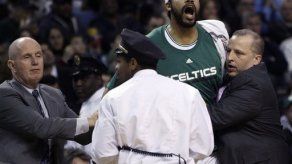 76ers. acaban con racha invicta de Boston