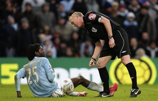 Adebayor suspendido 4 partidos por agresión