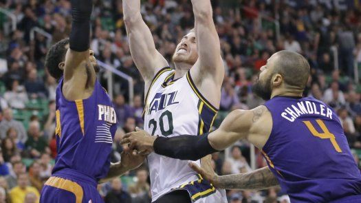 Hayward anota 24 puntos; Jazz aplasta a Suns