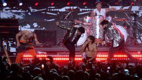 Bruno Mars llevó al Super Bowl de Nueva York a una fiesta soul de los 70