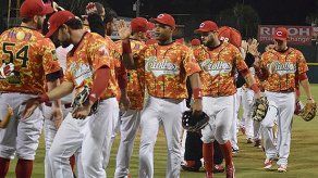 Cangrejeros vencen a Criollos y los alcanzan